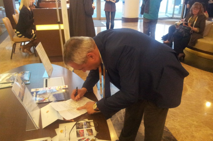 International Equestrian Federation President Ingmar De Vos was the 27th Summer Olympic sport to sign a letter protesting at the comments of SportAccord President Marius Vizer about the IOC 