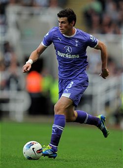 Gareth Bale_playing_for_Tottenham_v_Newcastle_October_16_2011