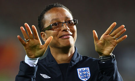 Hope Powell_in_England_kit