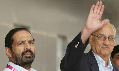 Mike Fennell_with_Suresh_Kalmadi