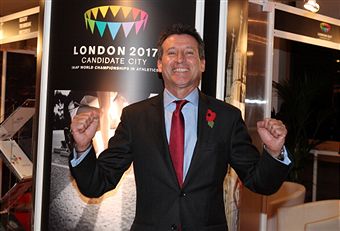 Sebastian Coe_after_London_awarded_2017_Championships_Monte_Carlo_November_11_2011