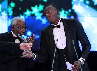 Usain Bolt_receiving_athlete_of_the_year_off_Lamine_Diack_Monte_Carlo_November_12_2011