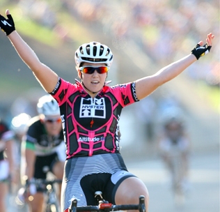 Chloe Hosking_wins_race_in_Geelong_January_2012