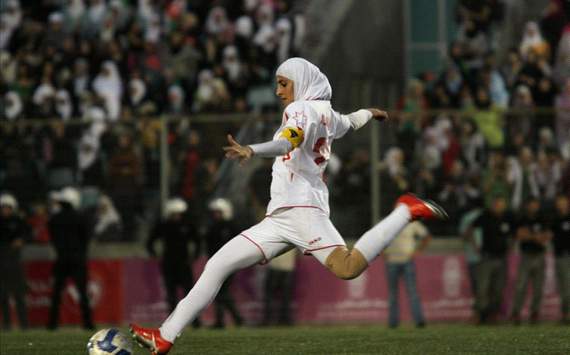 Iran player_in_hijab_taking_goalkick