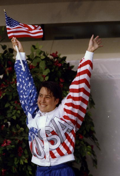 Janet Evans_celebrating_gold_medal_Barcelona_1992