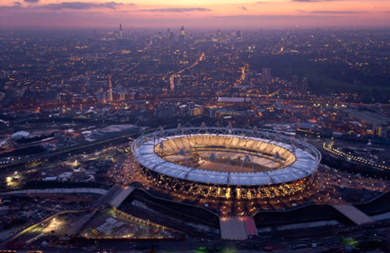London 2012_Olympic_Stadium_from_above_at_dark