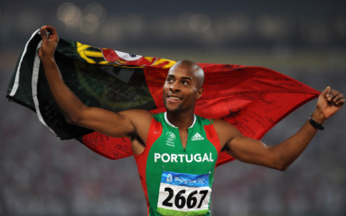 Nelson vora_with_Portugal_flag_in_Beijing_2008
