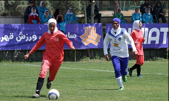Girls playing_football_in_hijab
