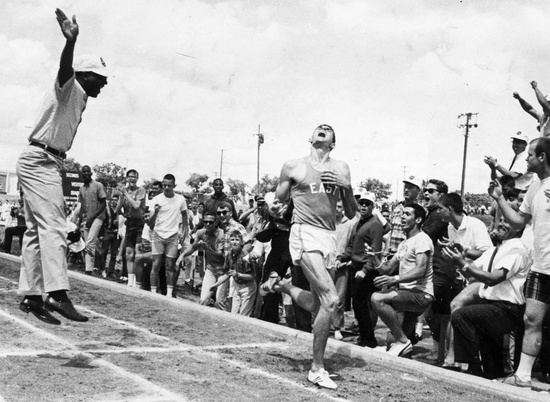Jim Ryun_becomes_first_high_school_runner_to_break_four_minutes