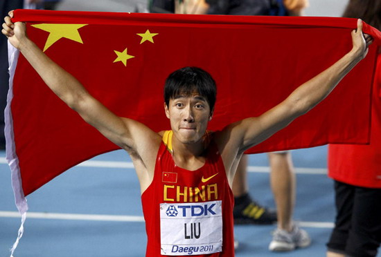 Liu Xiang_with_Chinese_flag_Daegu_2011