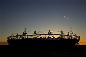 London 2012_Olympic_Stadium_at_night_February_23_2012