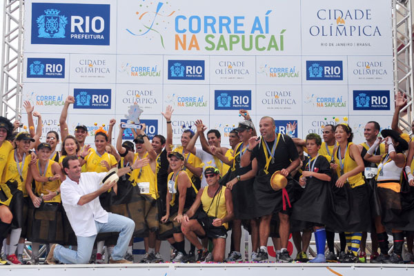 Sambodromo reopened_with_dance_involving_Rio_Mayor_Eduardo_Paes_February_12_2012