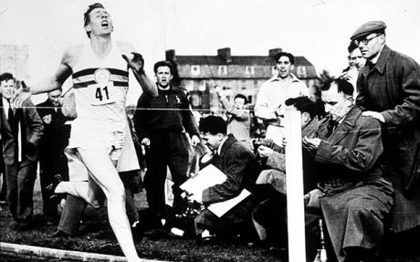 Sir Roger_Bannister_breaks_four_minute_mile_1954