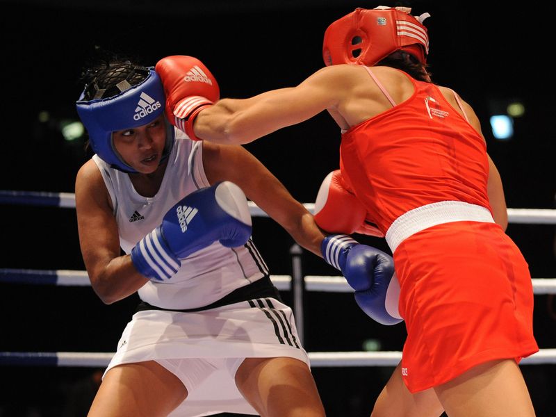 Women boxing_in_skirts