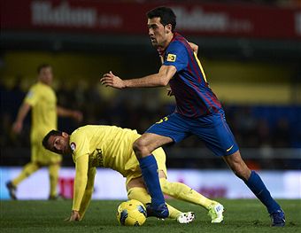 Sergio Busquets_playing_for_Barcelona_v_Villarreal_January_28_2012