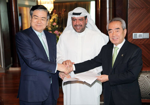 Sheikh Ahmad_Al-Fahad_Al-Sabah_signs_sponsorship_deal_with_Korean_Air_for_Incheon_2014