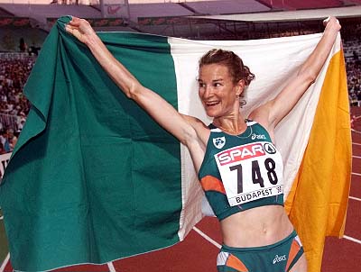 Sonia OSullivan_with_Irish_flag