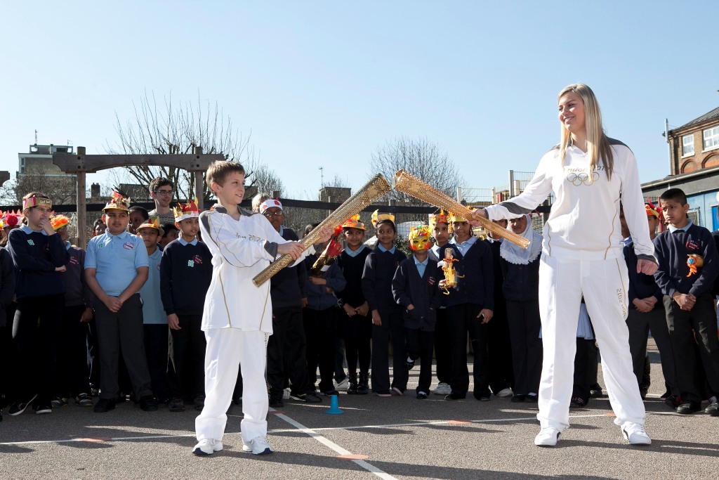 olympic torchbearer_outfit_19-03-1212