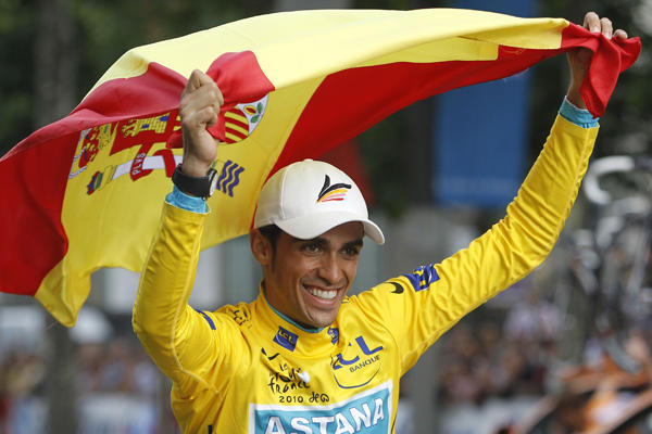 Alberto Contador_waving_Spanish_flag_at_2010_Tour_de_France