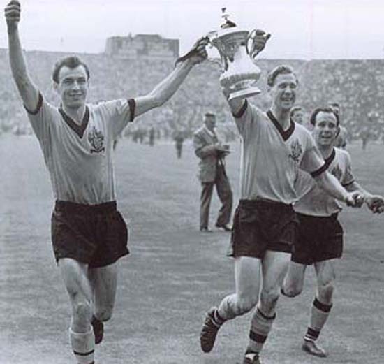Bill Slater_1960_FA_Cup_April_21
