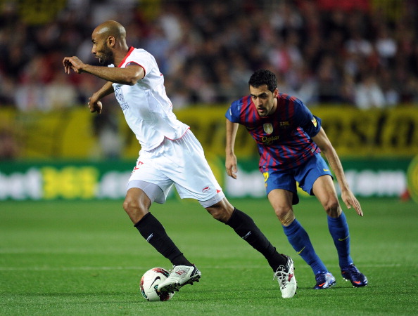 Frederic Kanoute_and_Sergio_Busquets_03-04-12