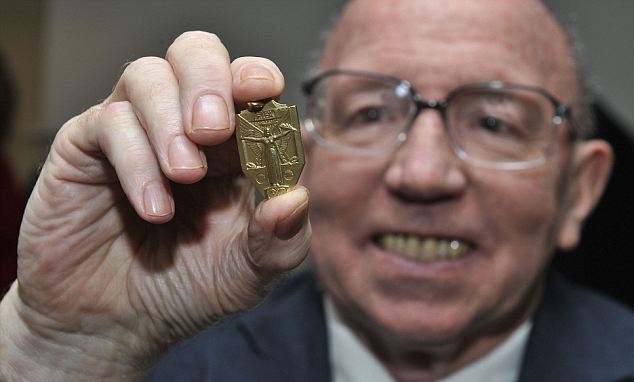 Nobby Stiles_world_cup_medal_13-04-12