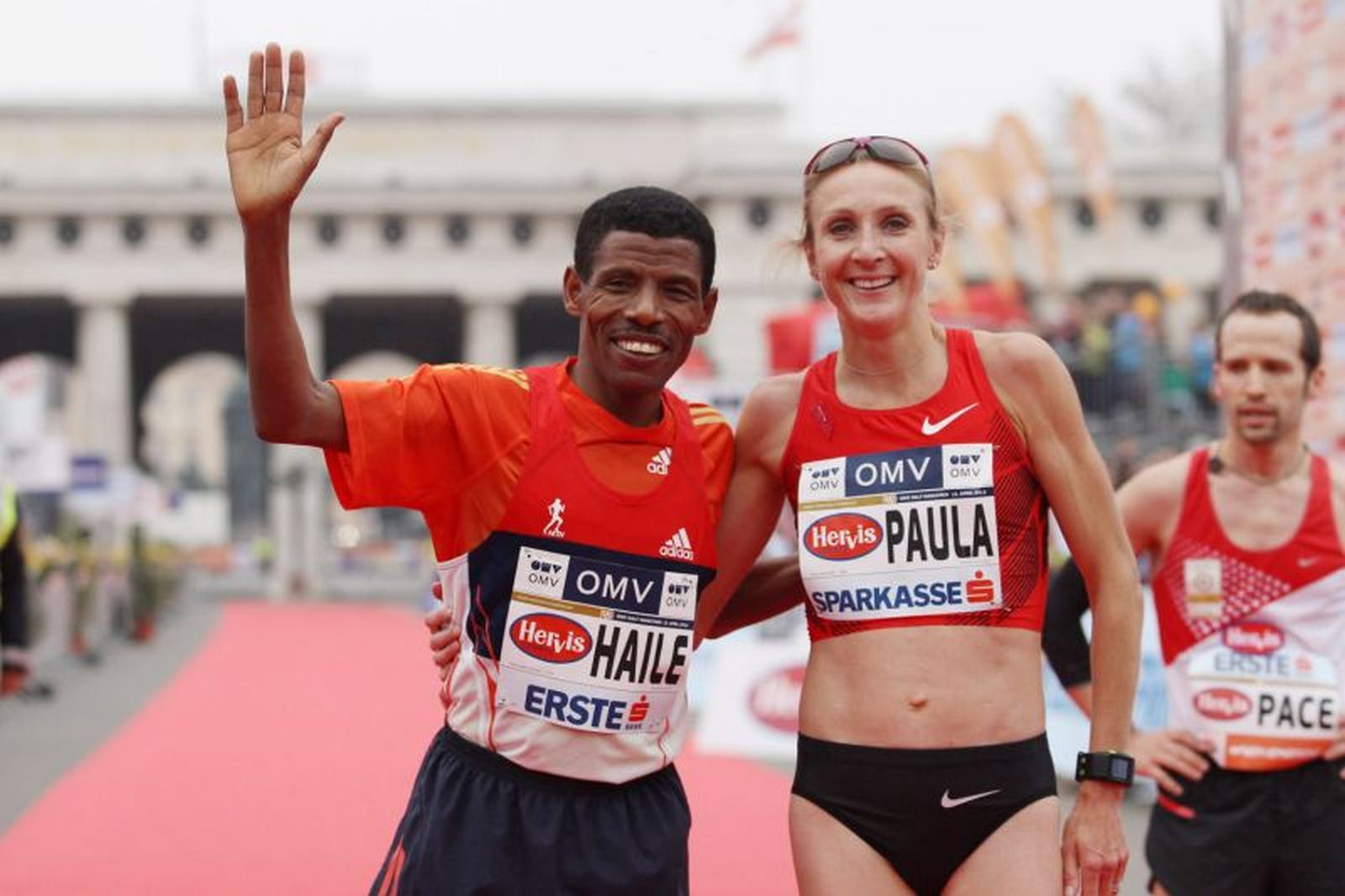 Paula Radcliffe_with_Hale_Gebrselassie_Vienna_April_15_2012