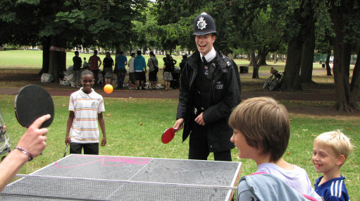 Policeman playing_Ping