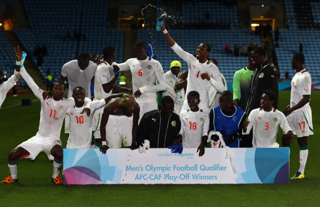 Senegal players_celebrate_London_2012_qualification_April_23_2012