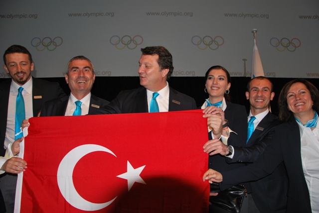 Istanbul 2020_team_celebrate_making_short_list_Quebec_City_May_23_2012_1