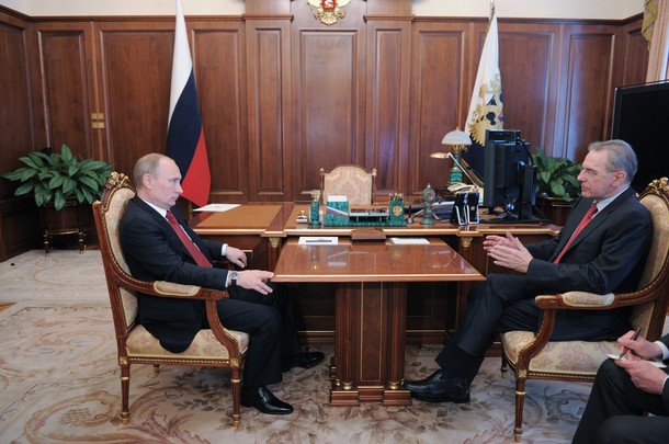 Jacques Rogge_meets_Vladimir_Putin_in_Kremlin_May_7_2012