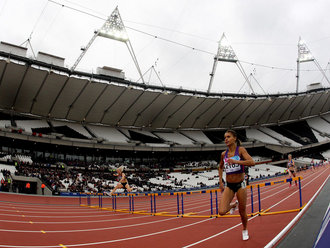Justine Kinney_wins_first_race_at_London_2012_Olympic_Stadium