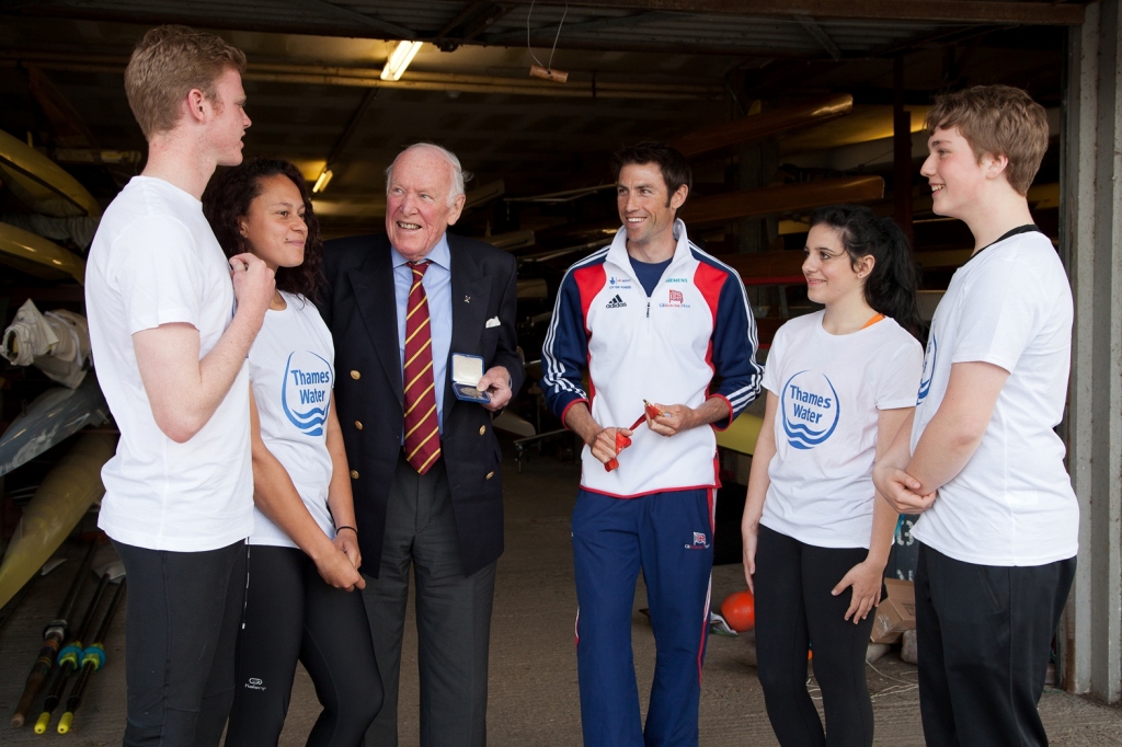 Paul Bircher_and_Mark_Hunter_with_young_rowers_04-05-12