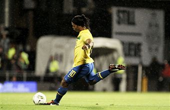 Ronaldinho playing_for_Brazil