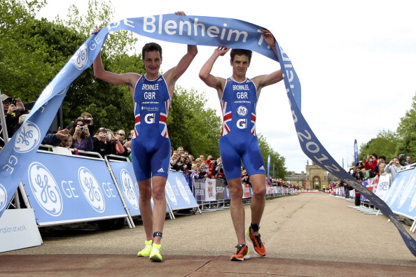 Alistair Brownlee_shares_victory_tape_at_Blenheim_Palace_with_brother_Jonathan_June_9_2012
