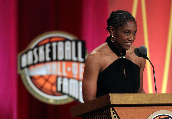 Teresa Edwards_entering_Basketball_Hall_of_Fame