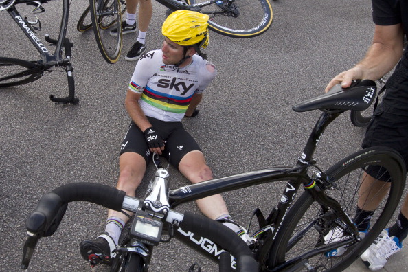 Mark Cavendish_after_crash_stage_4_Tour_de_France_July_4_2012