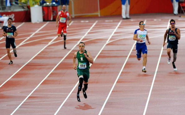 Oscar Pistorius_of_South_Africa_wins_Gold_with_a_World_Record_in_the_400m_T44_during_day_10_of_the_2008_Beijing_Paralympic_Games_18-07-12