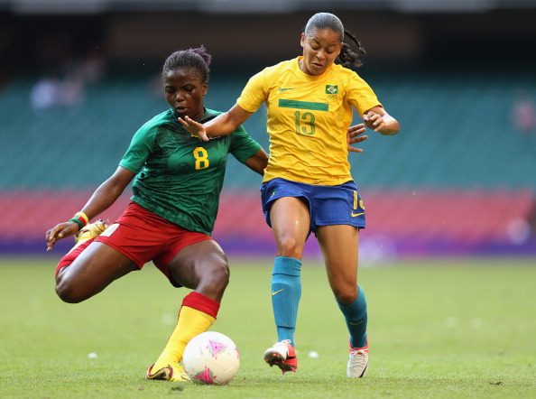 Raissa Feudjio_of_Cameroon_battles_with_Francielle_of_Brazil