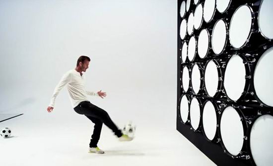 Samsung-Galaxy-Note-new-Ad-David-Beckham-uses-football-to-play-Beethoven-Ode-to-Joy