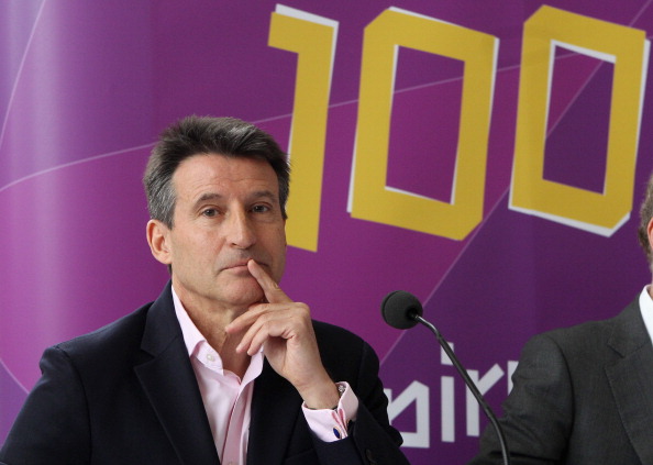 Sebastian Coe_in_front_of_100_days_to_go_sign