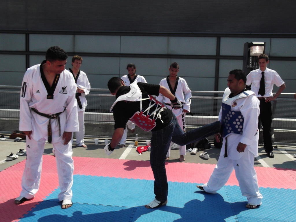 Tom Degun_learning_taekwondo