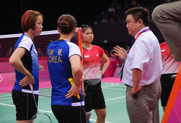 An official_speaks_to_Greysia_Polii_and_Meiliana_Jauhari_of_Indonesia_in_their_match_with_Jung_Eun_Ha_and_Min_Jung_Kim_of_Korea_01-08-12