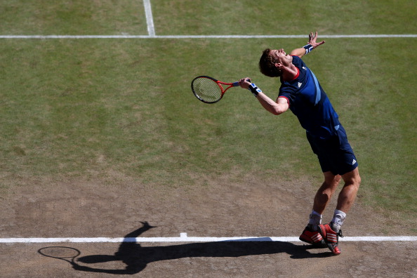 Andy Murray_serves_August_7_