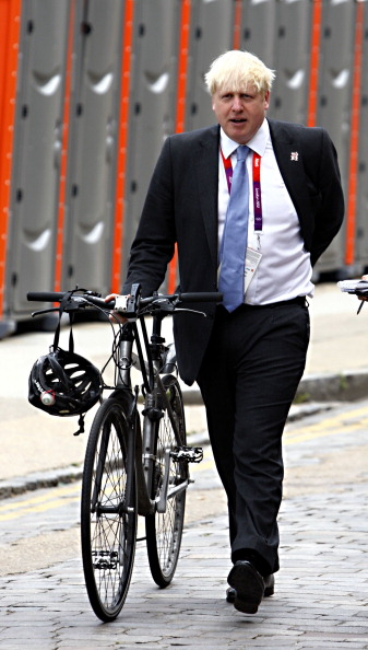 Boris Johnson_arrives_at_the_Olympic_Park_on_his_bike