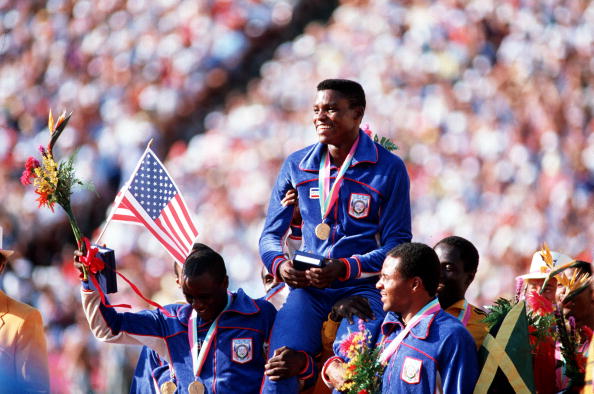 Carl Lewis_of_the_USA_is_hoisted_on_the_shoulders_of_jubilant_team-mates_after_winning_his_fourth_gold_medal_at_the_Los_Angeles_Olympics_1984