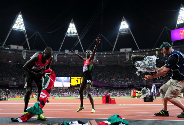 Ezekiel Kemboi_celebrates_winning_London_2012_gold_medal