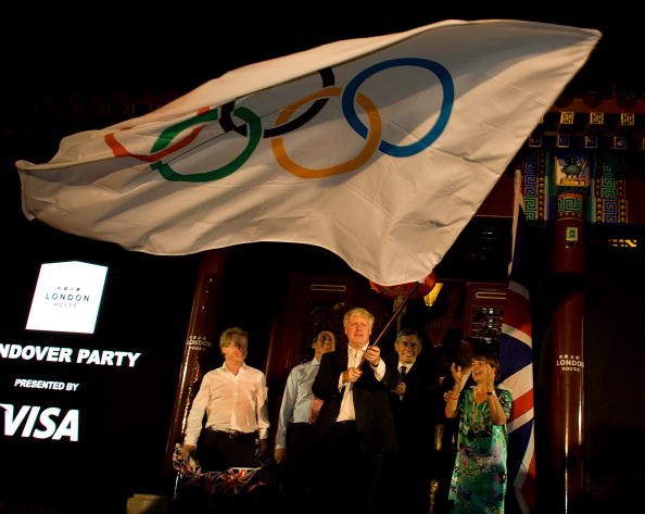 Mayor of_London_Boris_Johnson_with_Olympic_flag