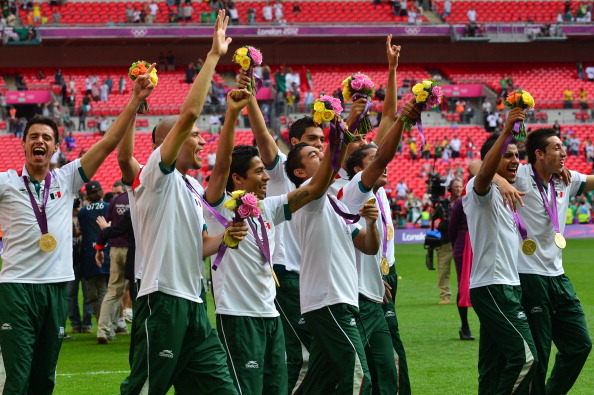 Mexico football_team_players_celebrate_with_their_London_2012_gold_medals_August_11