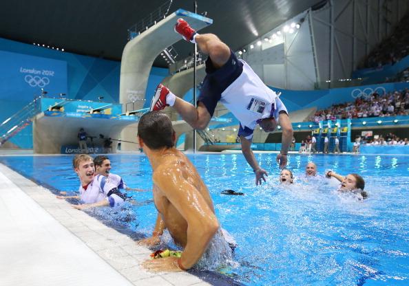 Tom Daley_of_Great_Britain_celebrates_with_teammates